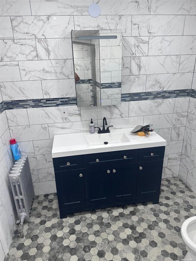 Building Photo - 118-57-118201 201st St