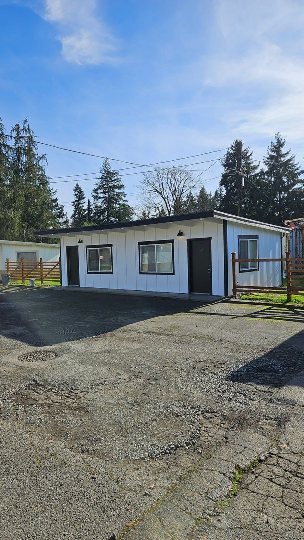 Building Photo - Tacoma/ Parkland Updated Studio