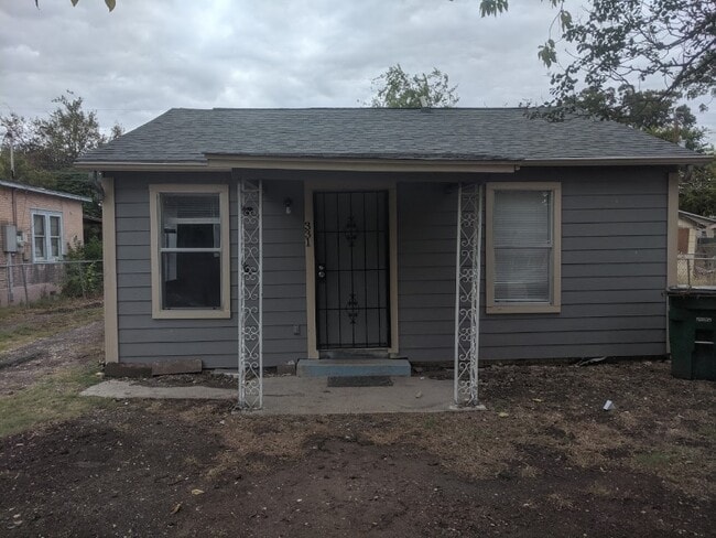 Building Photo - 331 Gardina St
