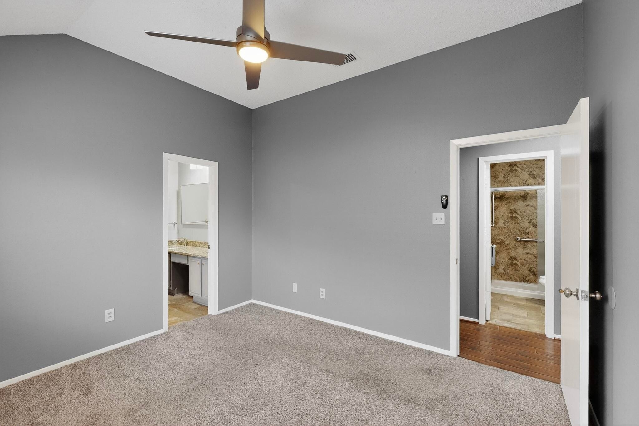Masterbedroom Ensuite - 4028 Scarsdale Ln
