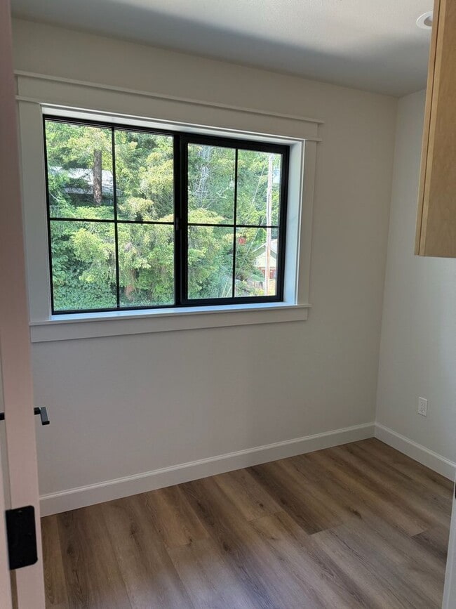 Building Photo - Charming 3 Bedroom, 2 1/2 Bath Farmhouse S...