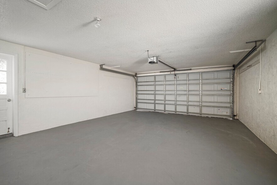 Building Photo - 910 Spindle Palm Way