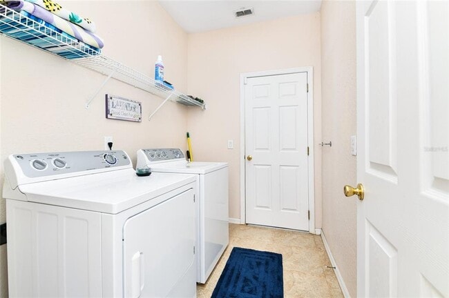 Building Photo - 611 Brighton Dr
