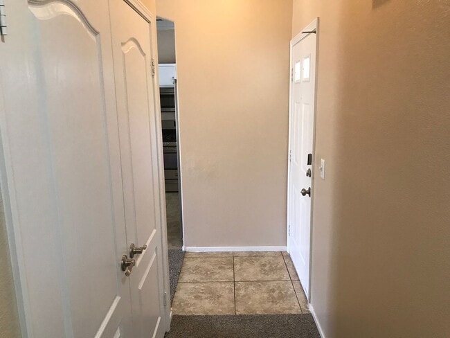 Building Photo - 2 bedroom 2 bathroom Condo