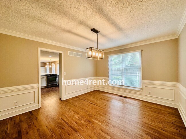 Building Photo - Wonderful Belton Home w/ Wood Floors, Finished Basement and Fenced Yard!