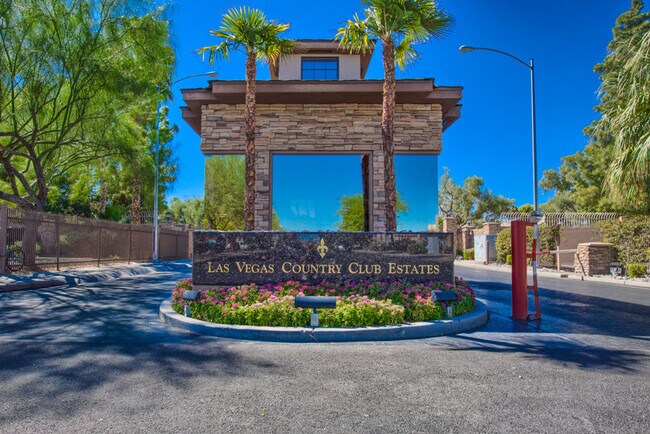 Building Photo - Gorgeous Las Vegas Country Club Townhome F...