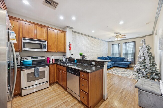 Building Photo - 3001 Murworth Dr