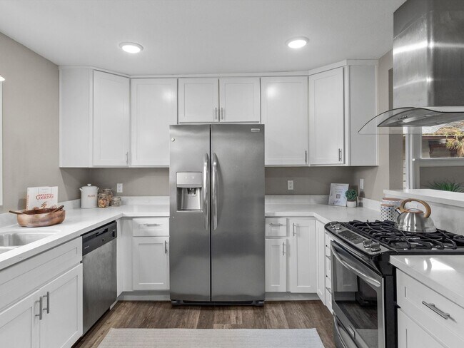 Building Photo - Charming Tacoma 2BR with Private Patio & RV Parking