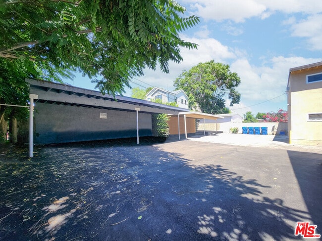 Building Photo - 2917 N Coolidge Ave