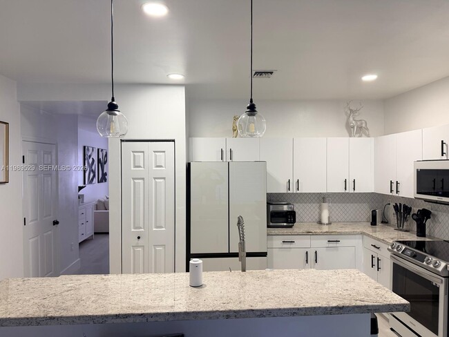 Building Photo - 1022 NE 42nd Terrace