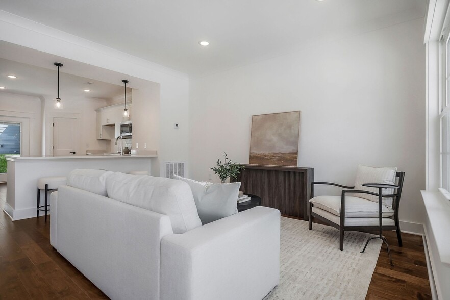 Building Photo - 211 S High St