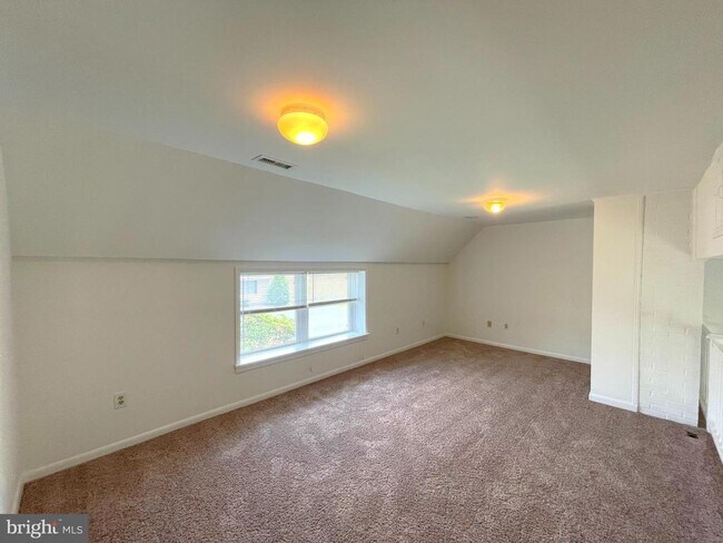 Building Photo - 44970 Serenity Farm Ln