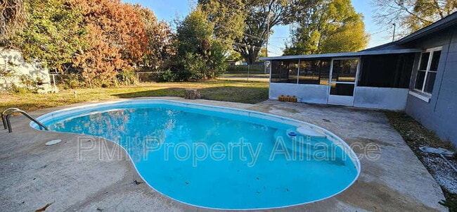 Building Photo - 5935 Antilla Dr