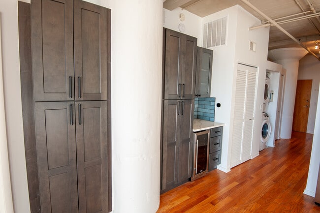 Building Photo - 1524 S Sangamon St