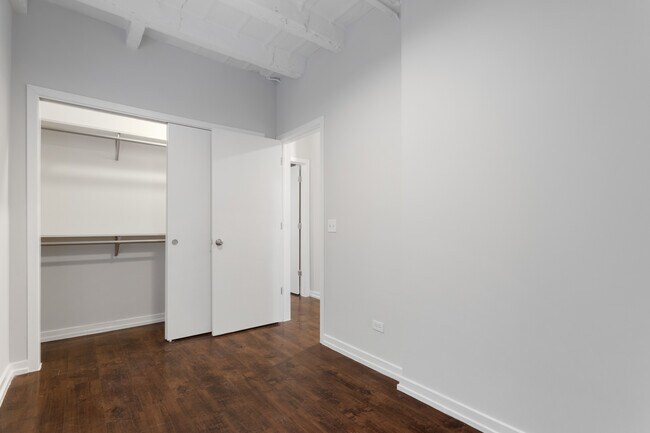 Building Photo - 5718 N Winthrop Ave
