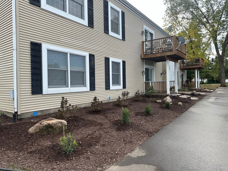 Building Photo - 1551 Namekagon St