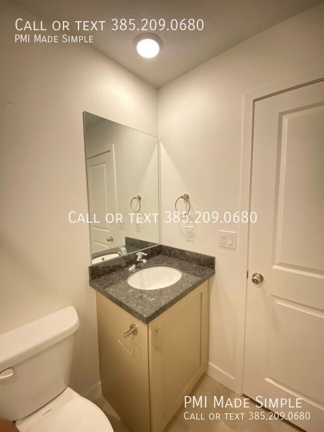 Building Photo - Clear and Bright, Newer Townhome in Rivert...