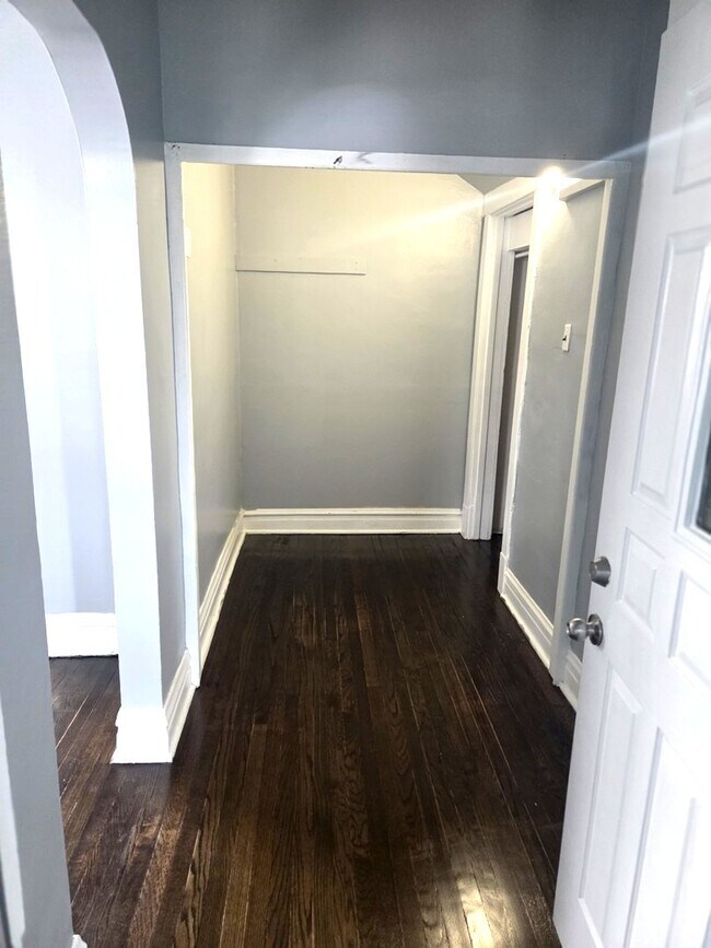 Building Photo - 2530 S 60th Ct