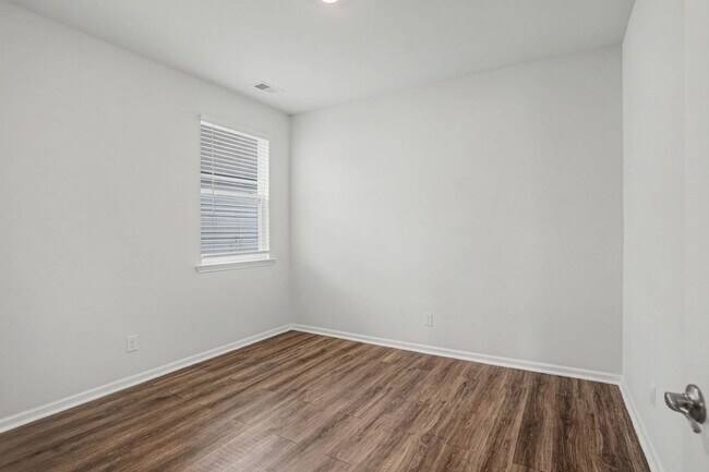 Building Photo - 3 BED | 2 BATH | TWO CAR GARAGE | SAVANNAH QUARTERS | AVAILABLE NOW