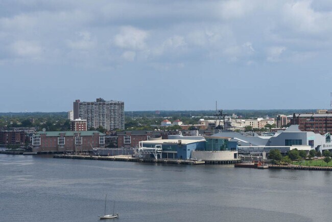 Building Photo - Spectacular Penthouse Condo in Downtown No...