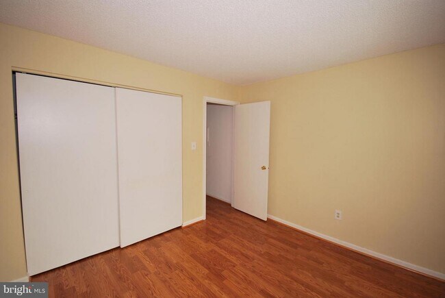 Building Photo - 10825 Amherst Ave