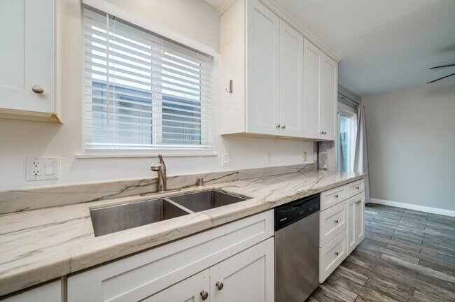 Building Photo - 9615 Adams Ave