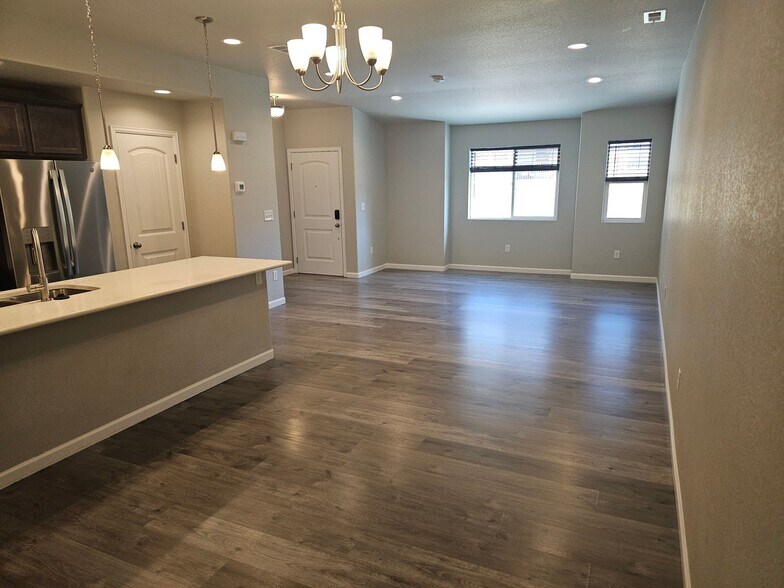 Building Photo - 1055 Petra Heights