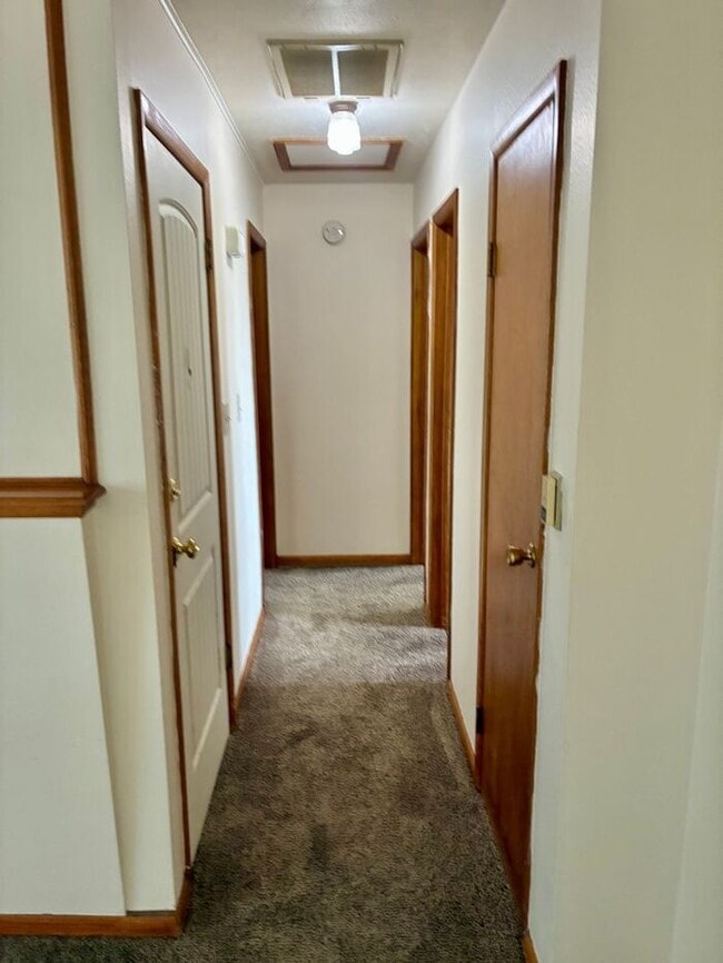 Building Photo - Upper Level 2 Bedroom 1 Bath Duplex Unit in Central Loveland, CO