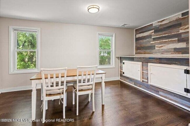 Building Photo - 109 S Main St