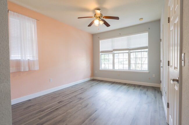 Building Photo - 2508 SW 35th Pl