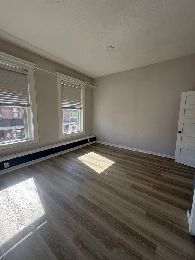 Building Photo - 112 E Salem Ave