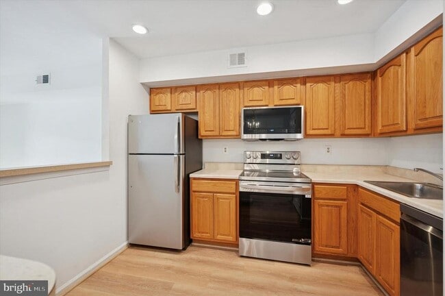 Building Photo - 61 Ramsgate Ct