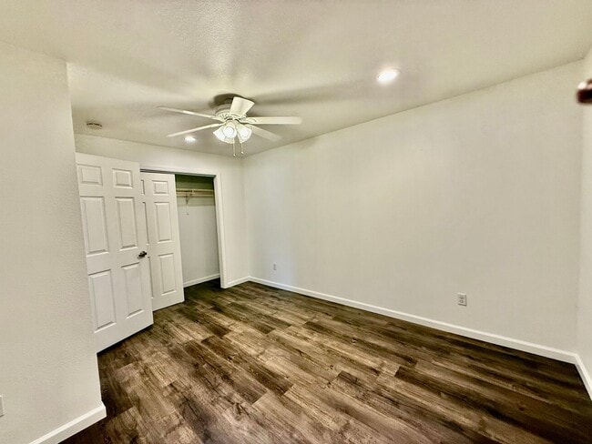 Building Photo - Unique Horse property with 2 units