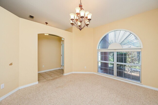Building Photo - Spacious Home in Navarre!