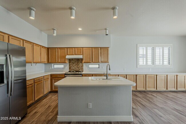 Building Photo - 927 W Azalea Pl