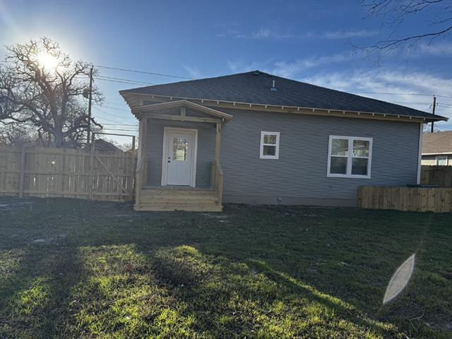 Building Photo - 939 W Frey