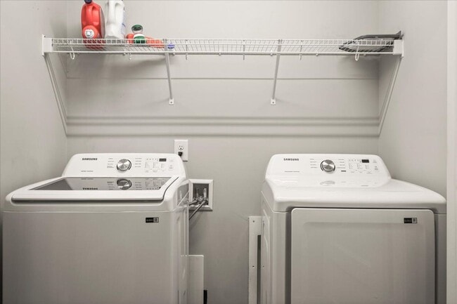 Building Photo - Your New Home! 3 Beds, 2.5 Baths, Hardwood Throughout, Fenced Back Yard, 3 Patios, + Community Pool!