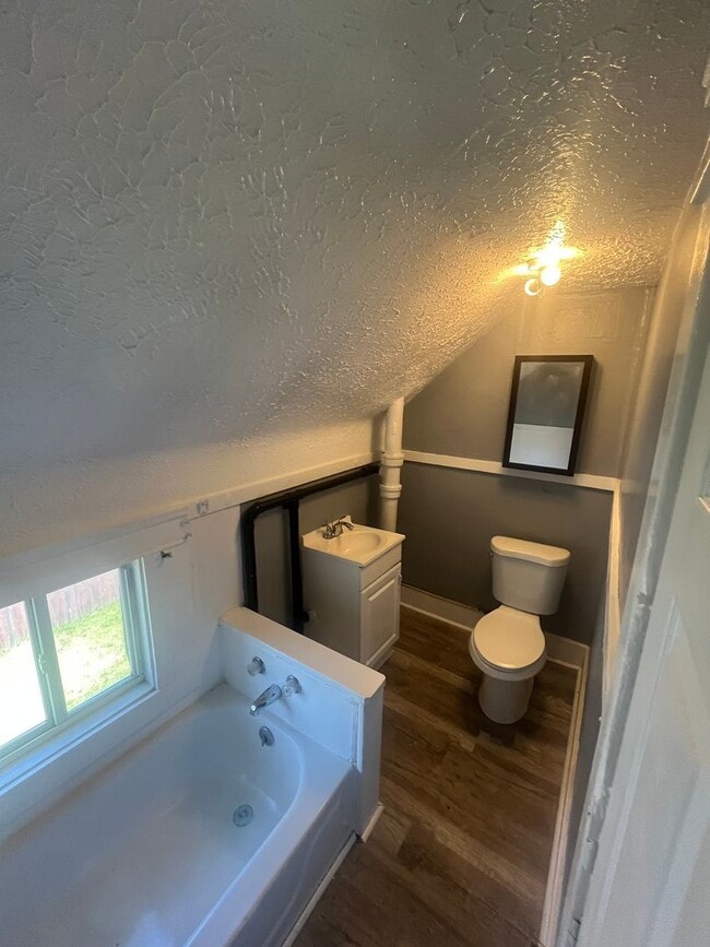 Building Photo - Section 8 Accepted, Charming 4BR 2 BA Home...