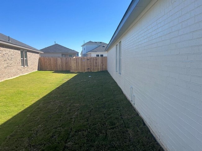 Building Photo - 112 Raymondville Path