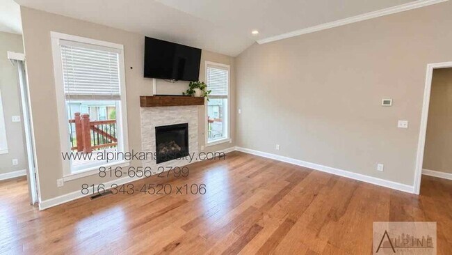 Building Photo - Beautiful Home