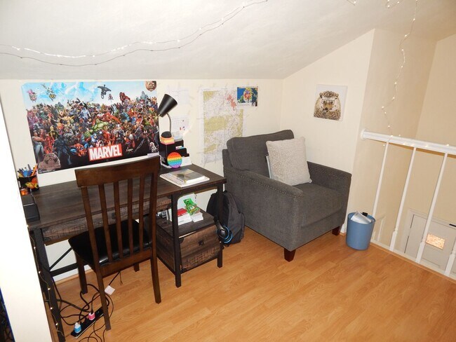 Building Photo - 305 Chowning Pl