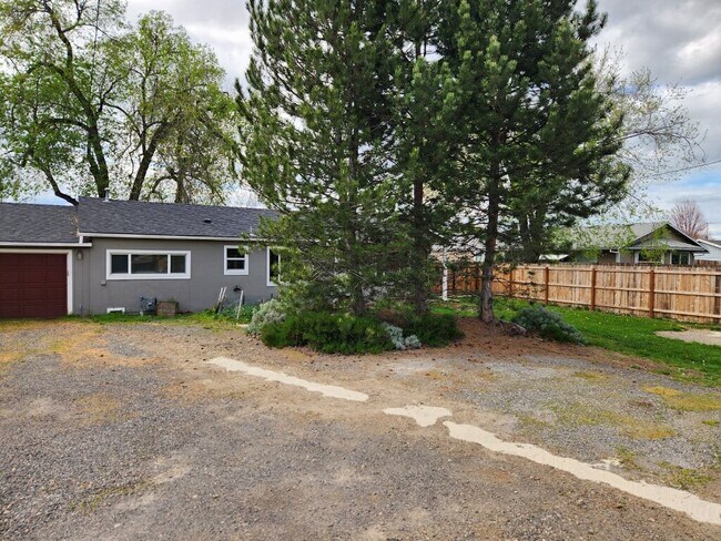 Building Photo - 2411 Crater Lake Ave