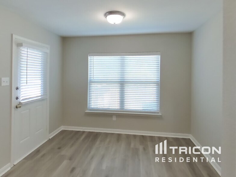 Building Photo - 1419 Coltview Pl