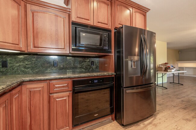 Building Photo - 16770 Wild Oak Ct