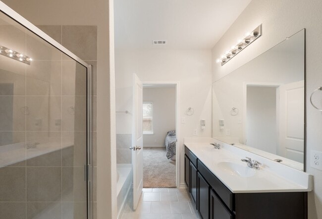 Building Photo - Private Cul-de-Sac Living with Spacious Backyard