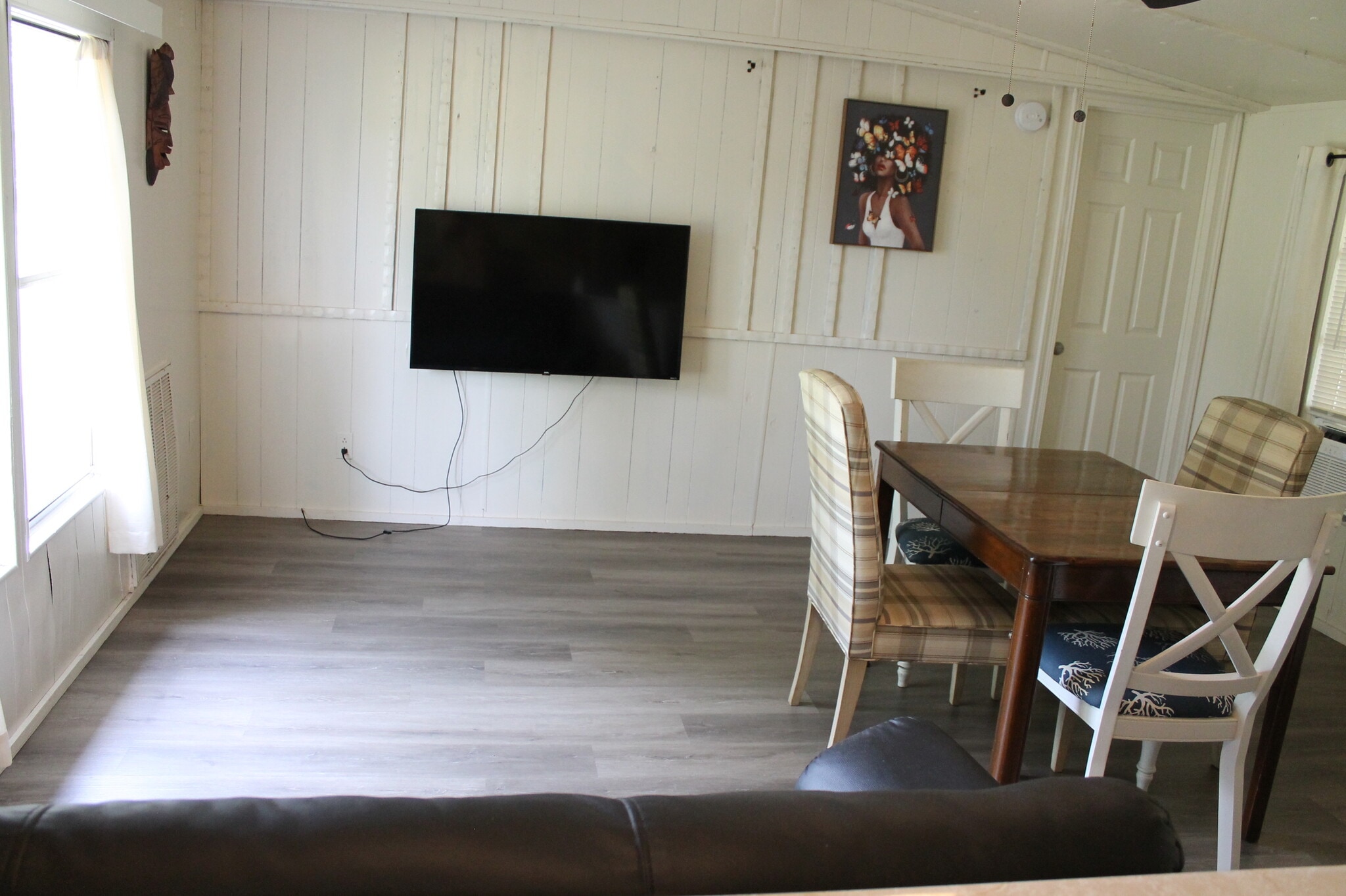 Living area shared with one other unit - 2011 Miller Rd