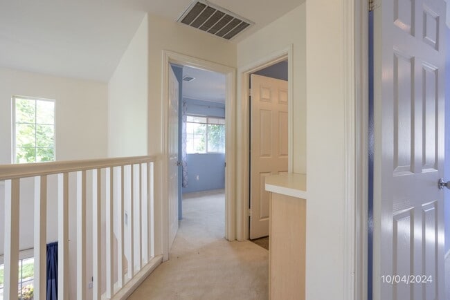 Building Photo - SF 3BR/2.5BA/2car garage in Ocean Pointe w...