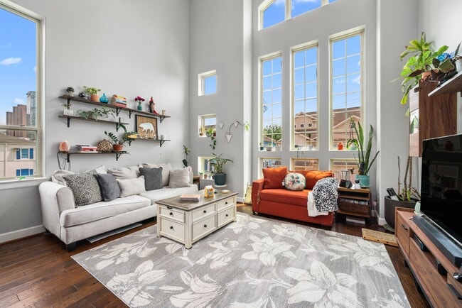 Primary Photo - 1112 Andrews St