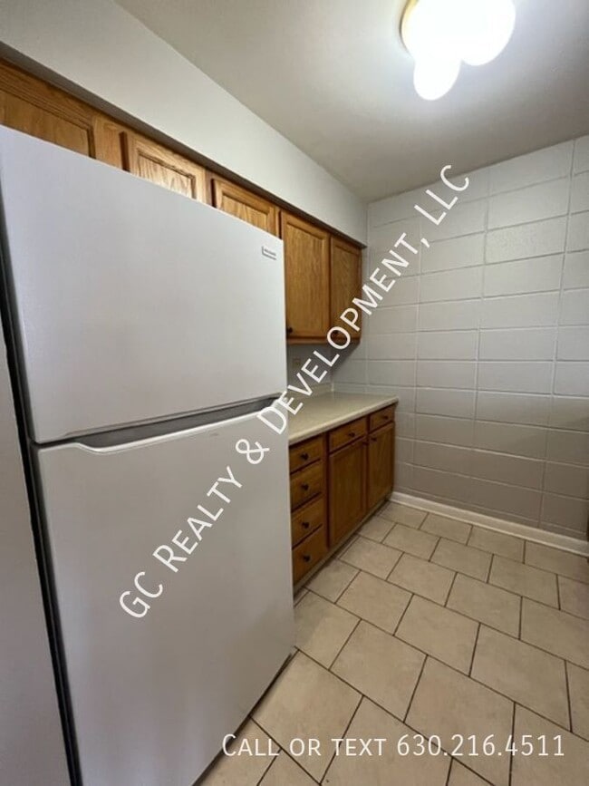 Building Photo - 263 Uteg St