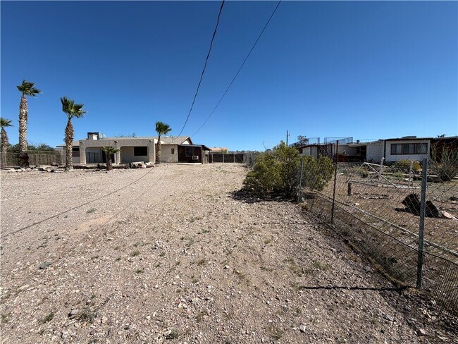 Building Photo - 883 Los Flores St